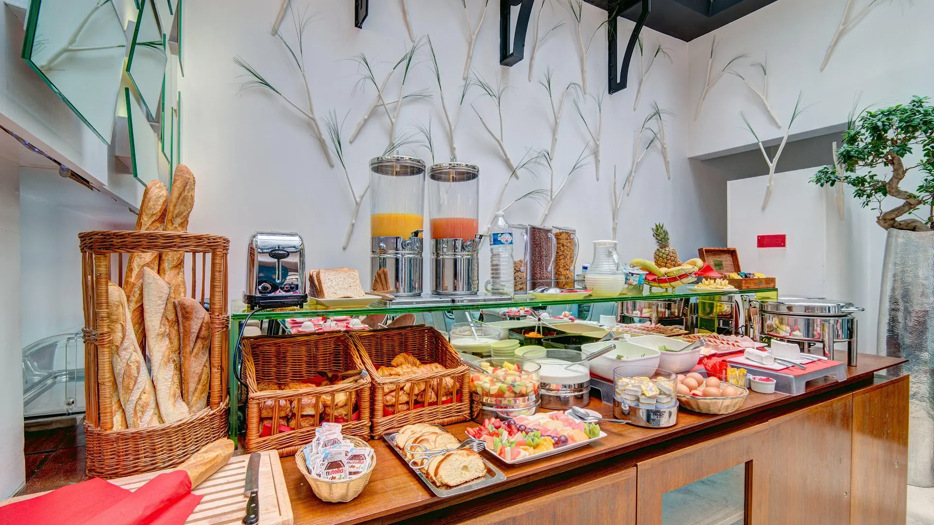 Joyce - Astotel Hotel 3*
