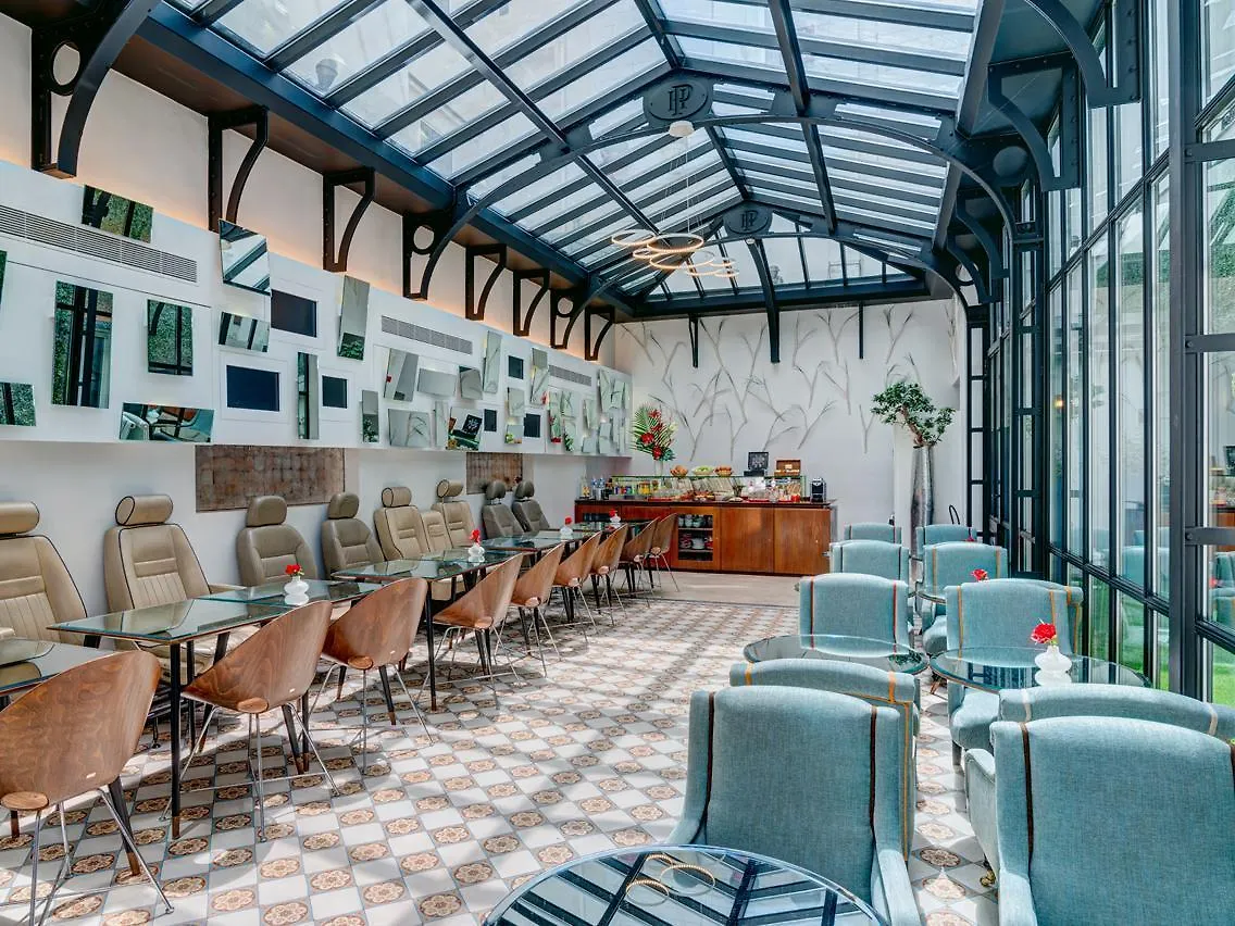 Joyce - Astotel Hotel Parijs