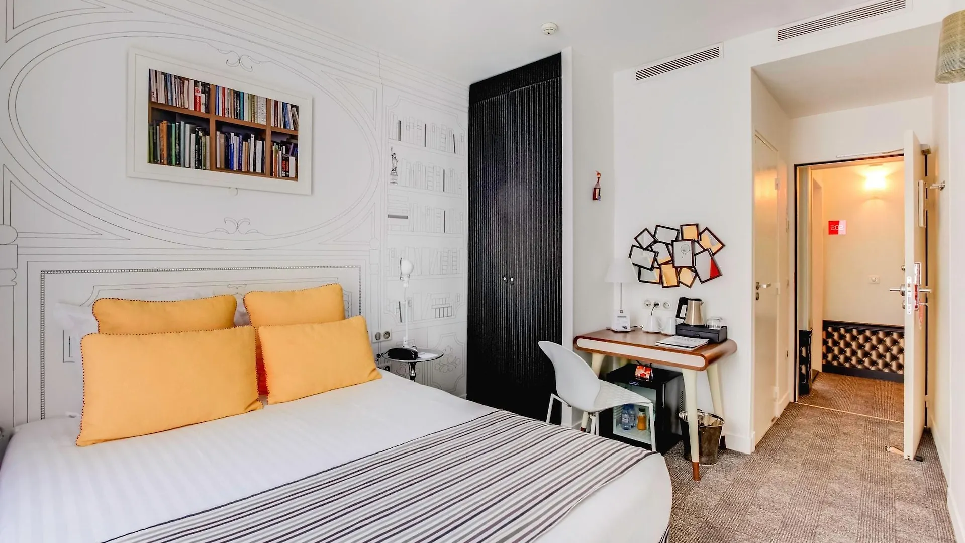 Joyce - Astotel Hotel Parijs