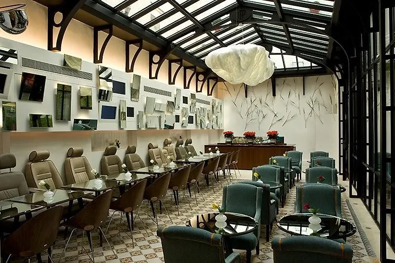 Joyce - Astotel Hotel Parijs