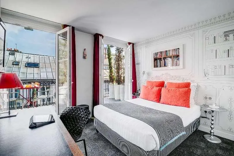 Joyce - Astotel Hotel Paris